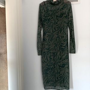 Rachel Roy green camo midi dress long sleeve size medium